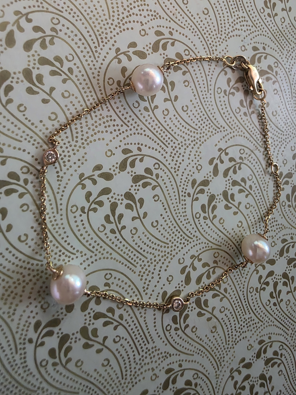 Na Hoku White Akoya Pearl & 14K Yellow Gold Diamond Bracelet - Picture 3 of 6